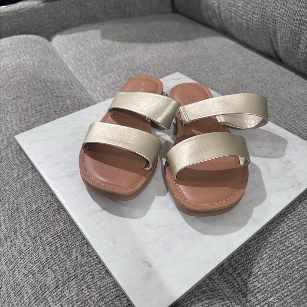 Universal Thread Gold Sandals Modern Design